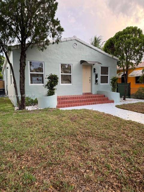 renovated duplex 2 1 and 2 1 new central air in each new hurricane windows updated kitchen with new appliances both bathrooms redone, updated electric 2 new hot water heaters ...