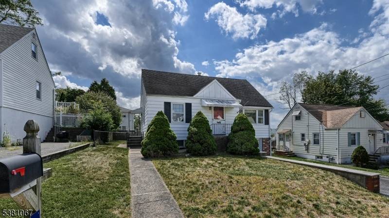 Opportunity Knocks in Woodland Park !