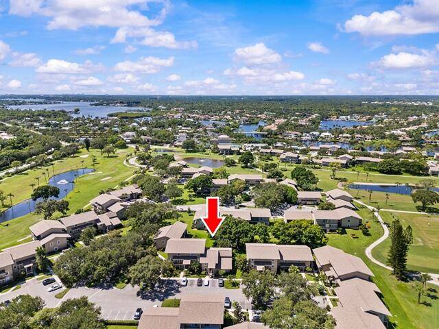 PERFECT TURN KEY GOLF CONDO !