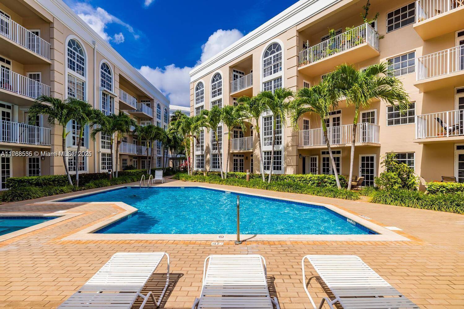 University Inn Very nice 2 beds 2 Baths has a Great location directly across from the University of Miami for students or employees at UM.