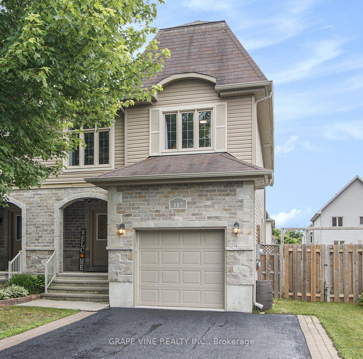 Welcome to this lovingly maintained semi detached home located on a quiet, mature street in Limoges.