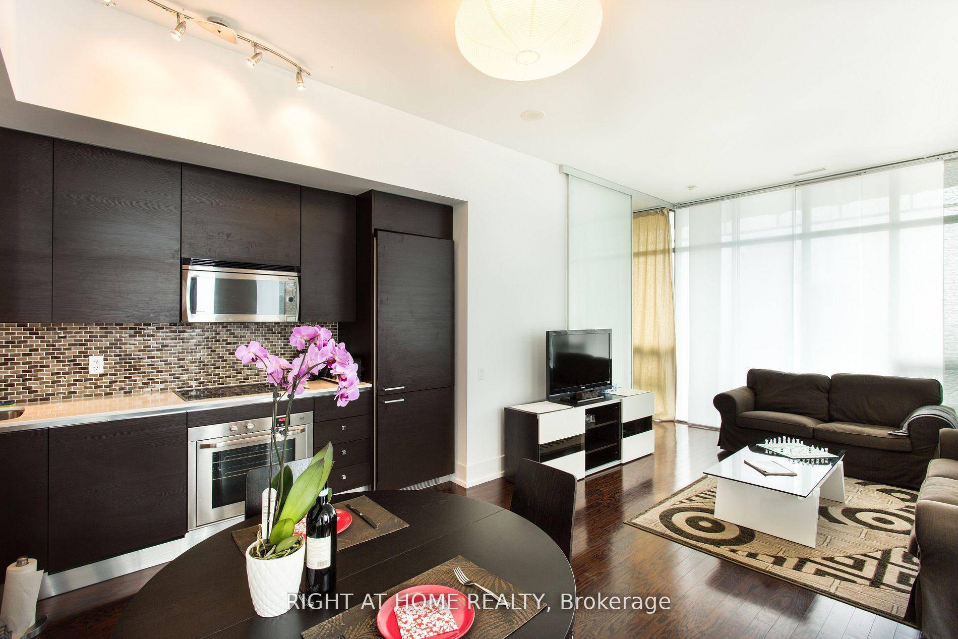 Live in the Lap of Luxury !