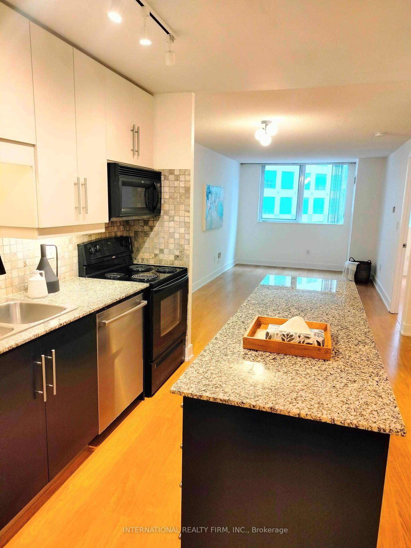 Rarely Available Large 1 Bedroom 1 Den Large Den Is A Separate Room That Can Be Used As A Second Bedroom Or An Office With High Ceilings.