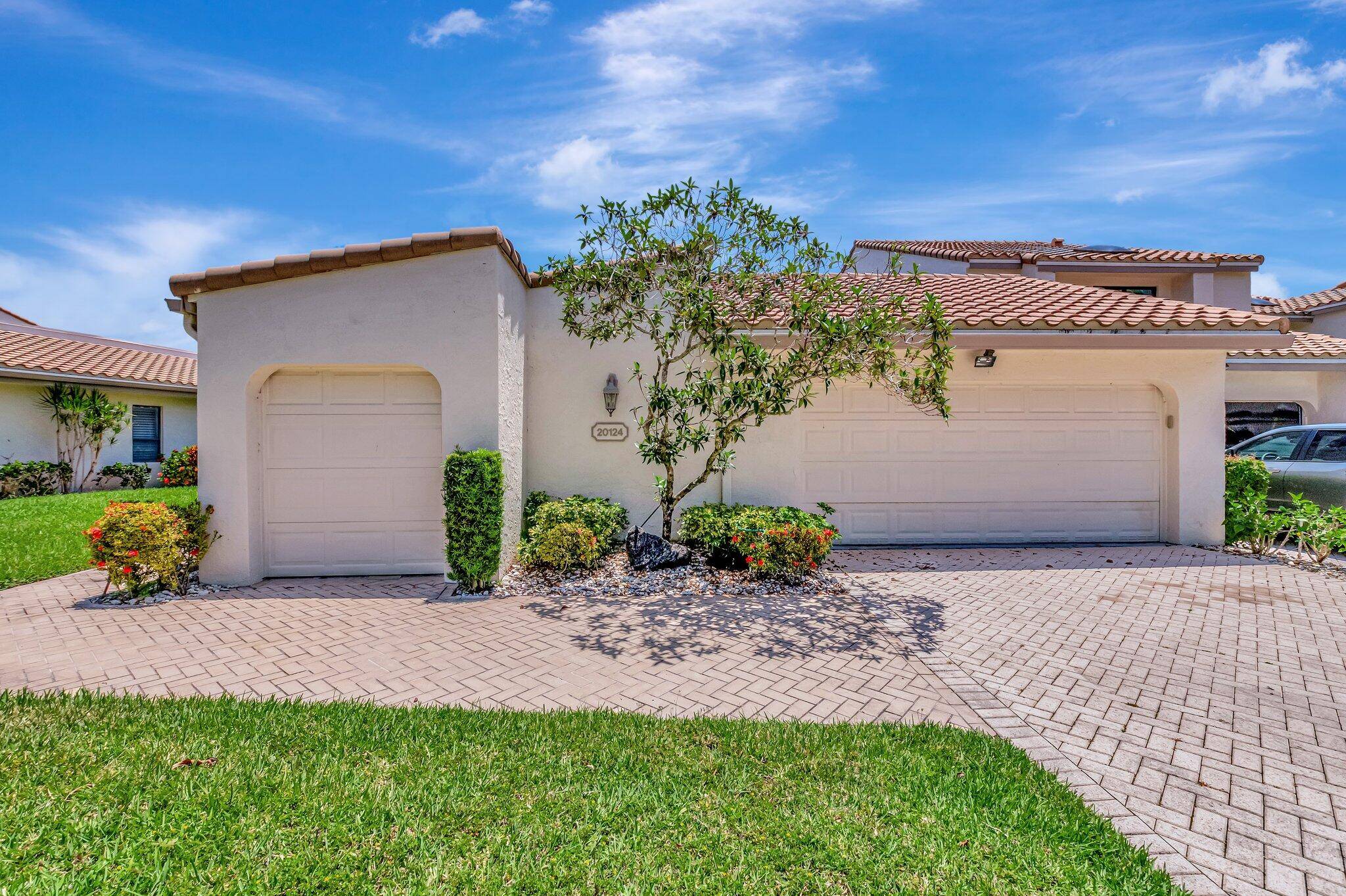 LIVE THE BOCA WEST LIFESTYLE.