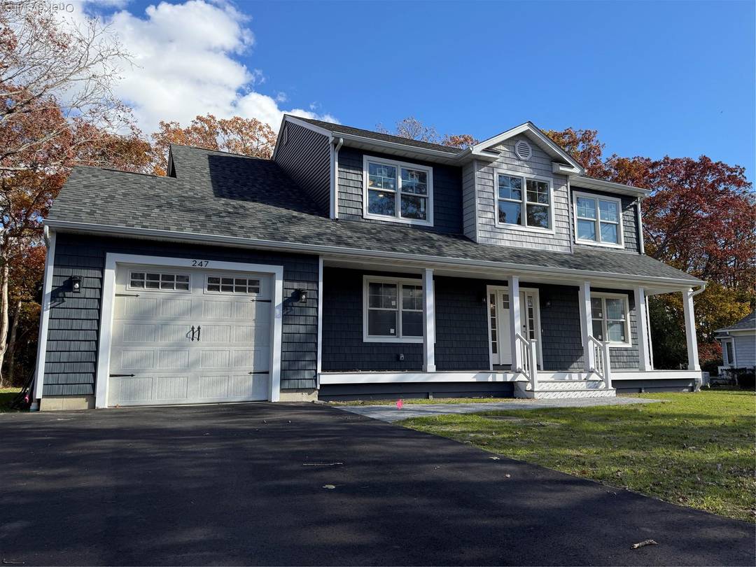 Welcome ! Through the front door foyer.