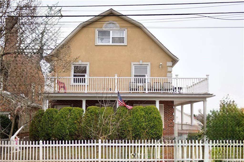 Spacious and beautifully duplex available for rent in the desirable Saint James Terrace neighborhood of Yonkers.