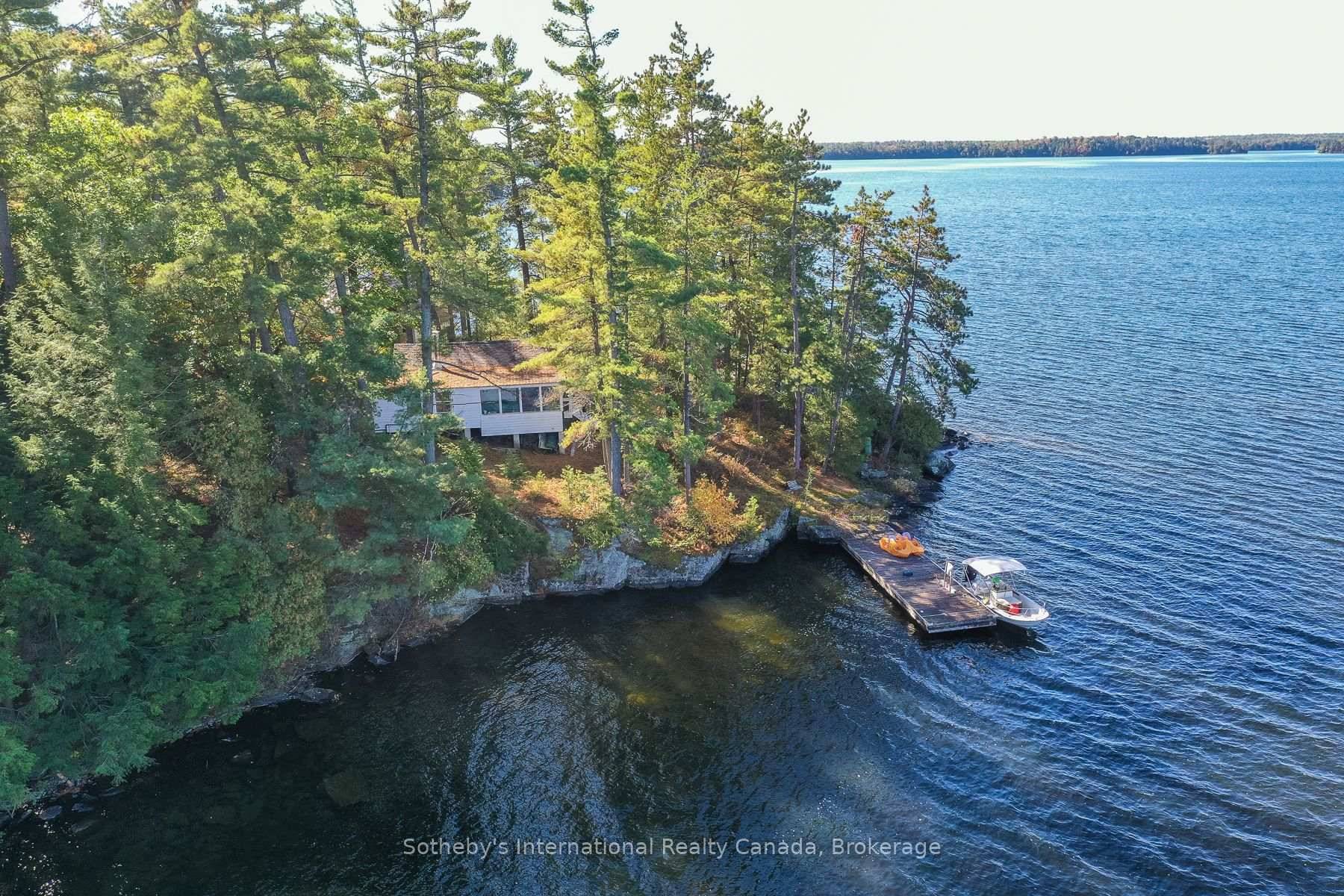 Picturesque setting on Lake Muskoka.