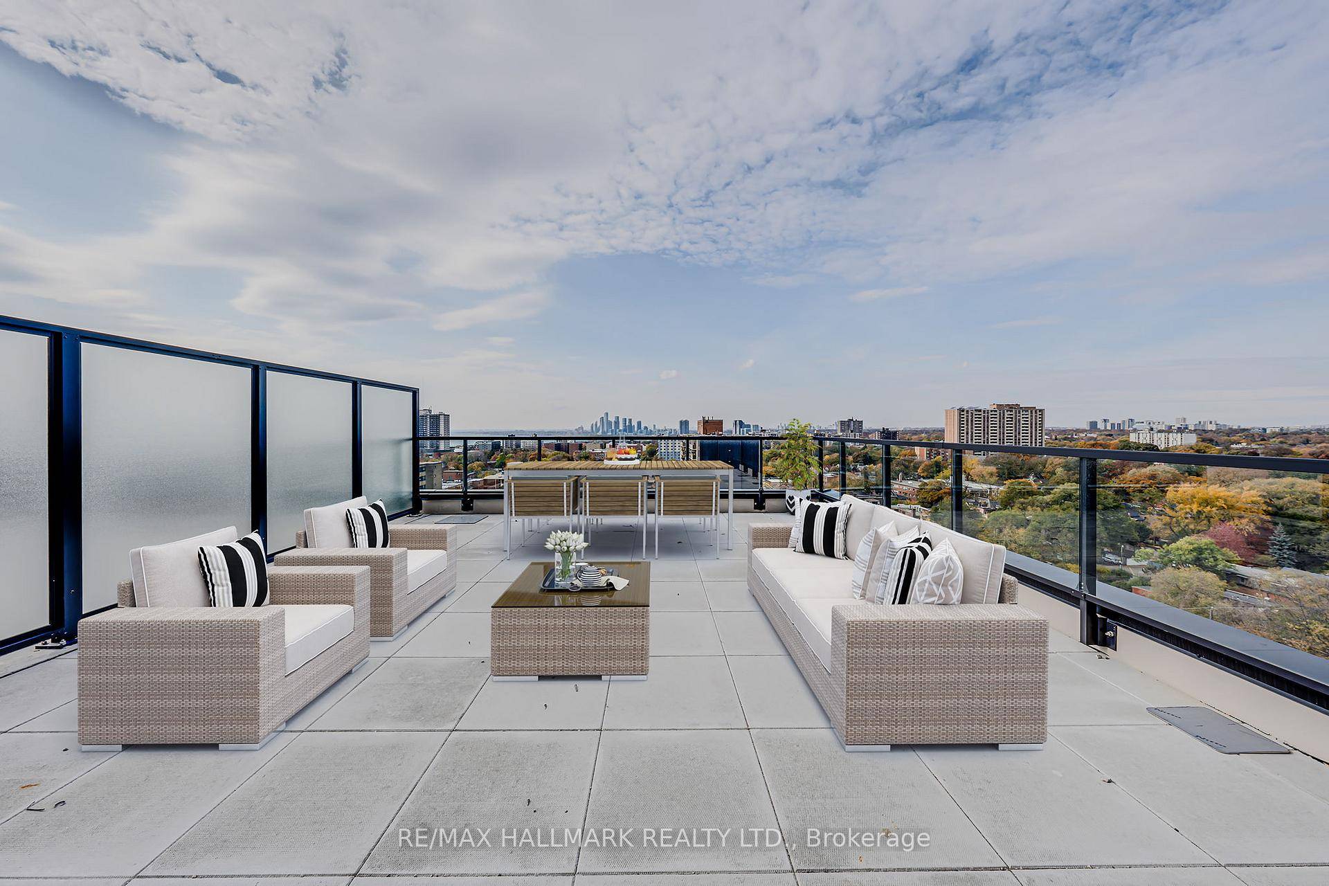 Bright and modern one bedroom suite at XO Condos on King St.