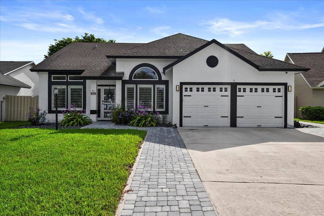 Stunning Renovated Seasonal Home in Meadowland Cove.