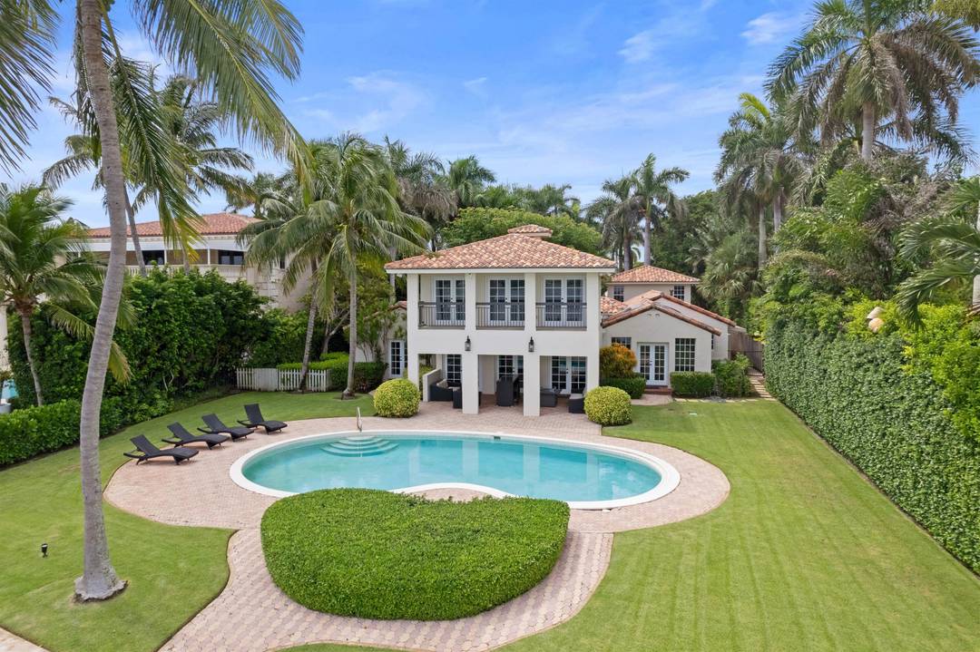 Welcome to 3304 N Flagler Drive, an exceptional waterfront rental offering sweeping Intracoastal views across to Palm Beach Island and the Palm Beach Country Club.