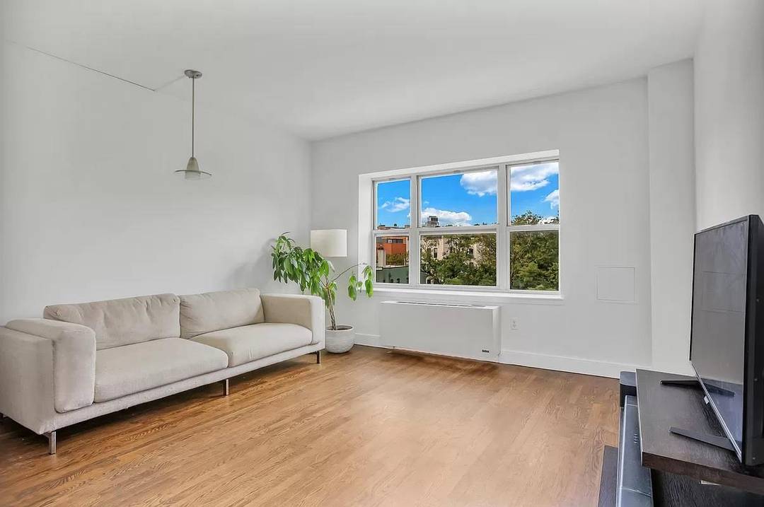 Welcome to your new home at 362 Saint Nicholas, apt 9A, New York NY, 10027.