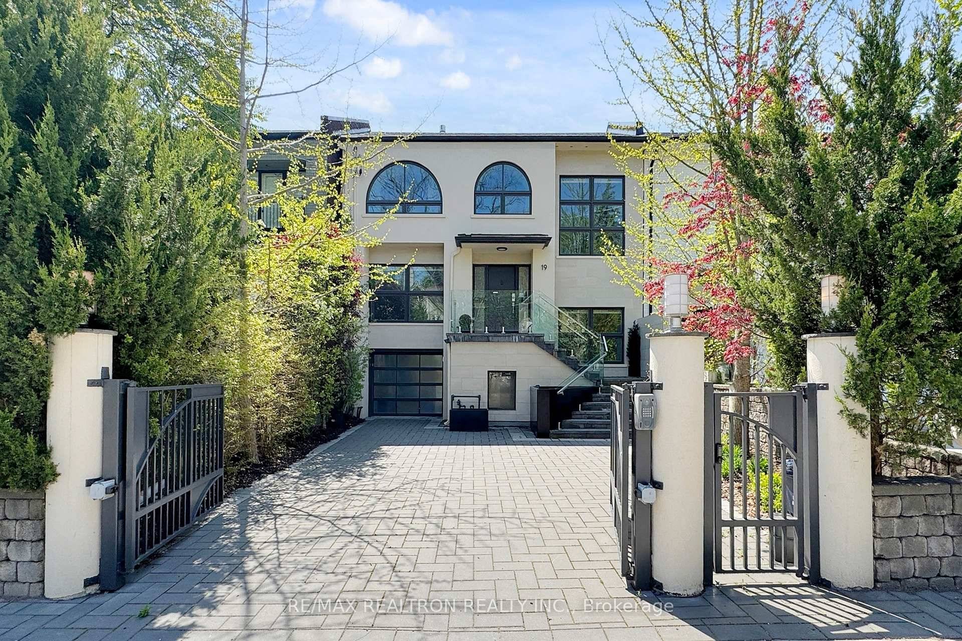 Lovely executive home in midtown Toronto.
