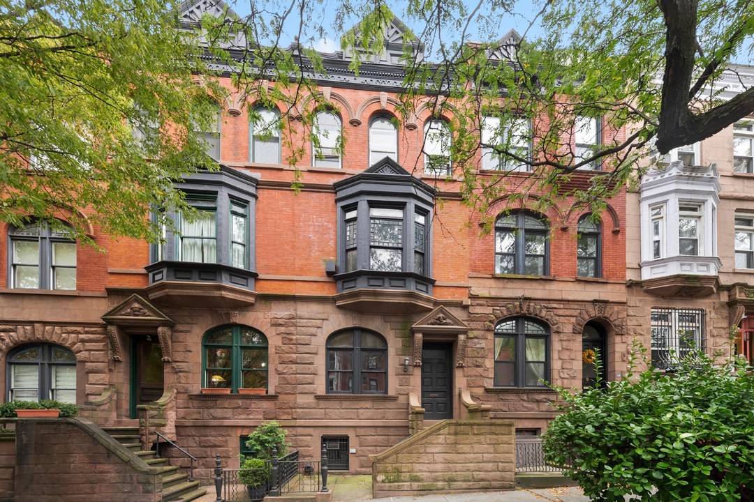 Flagship Townhouse on Doctor s Row, steps from Central ParkOn a quiet, tree lined block near 105th Street, just off Central Park, this single family townhouse was built in the ...