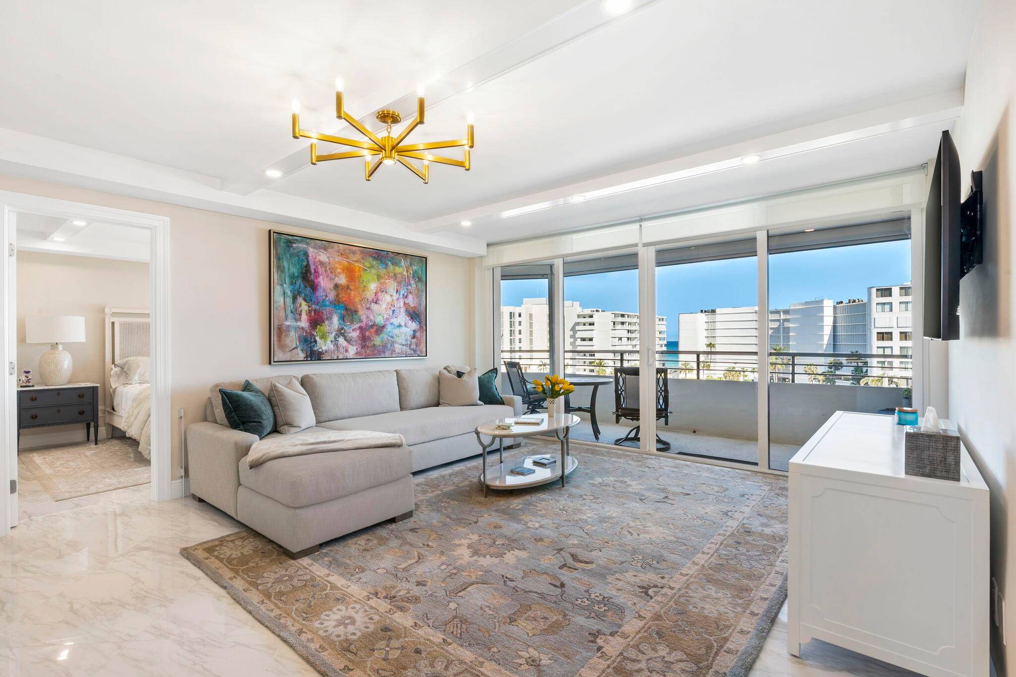 Beautifully updated 2 bedroom, 2 bathroom apartment in the Mayfair House.