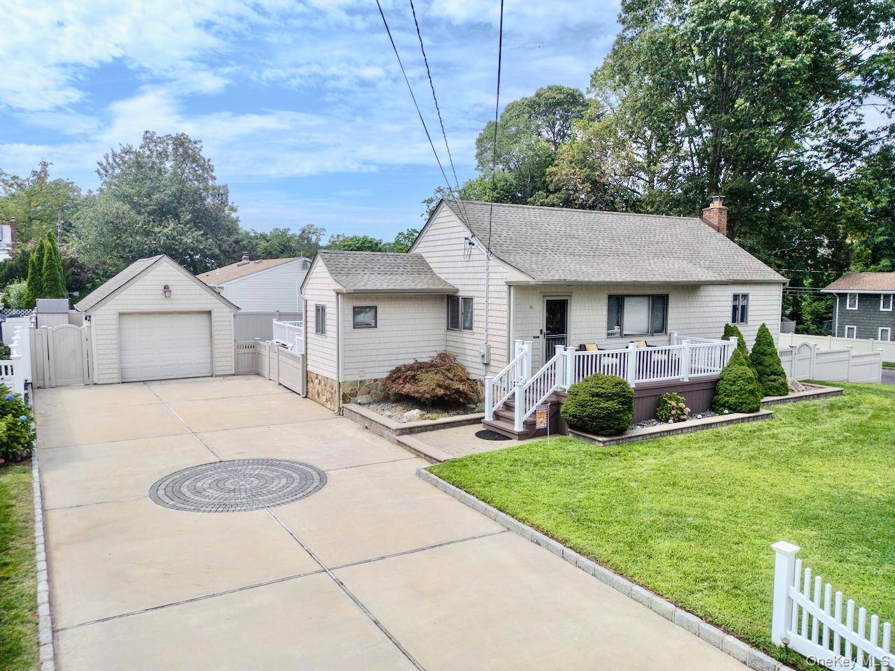 A Perfect Family Home in Kings Park !