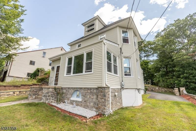 Colonial style home located in DoverTown, Morris County NJ.