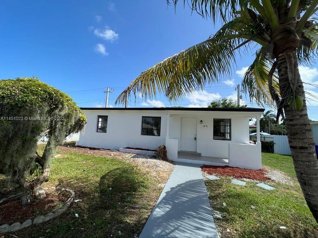 Completely remodeled 3 2 in Hollywood.