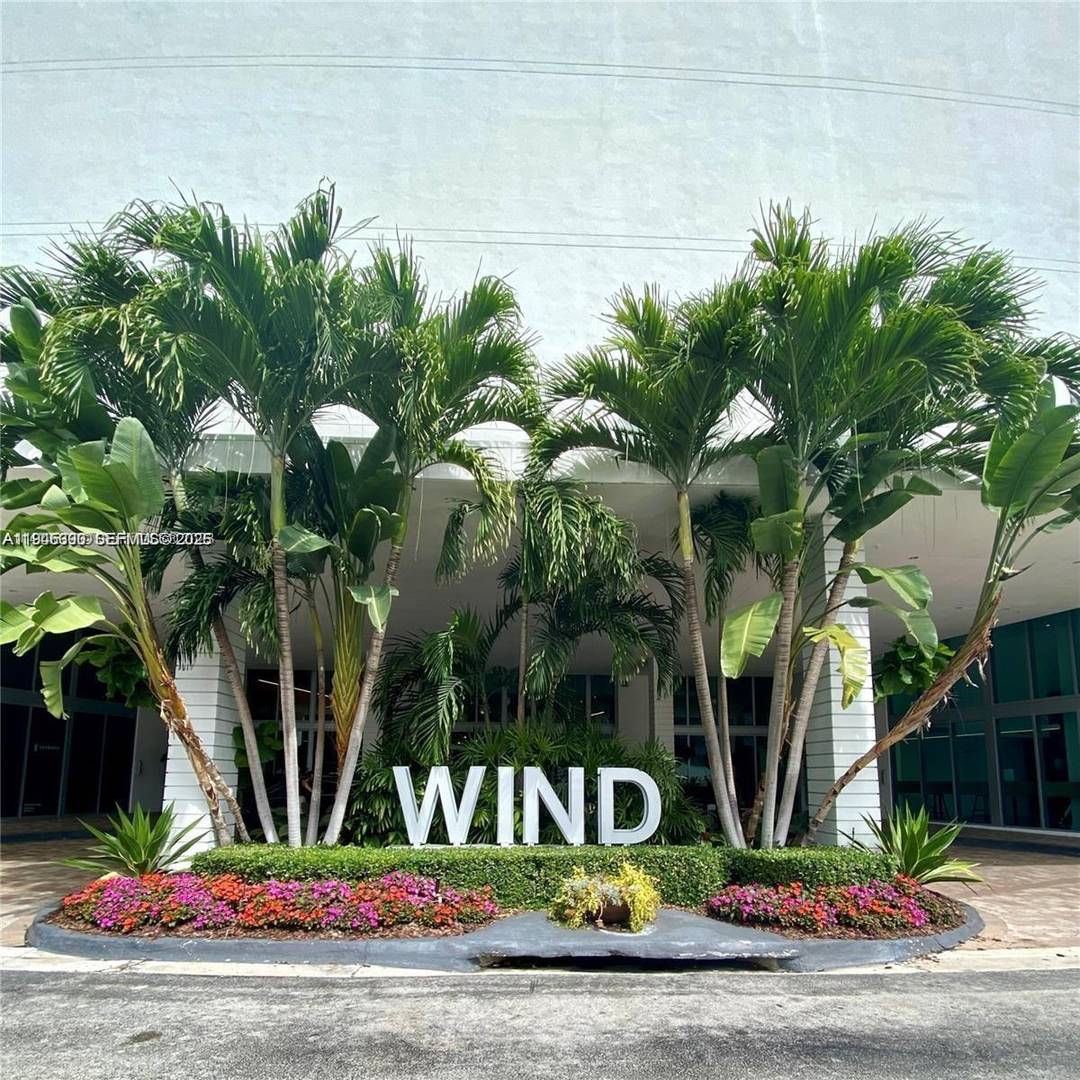 OPPORTUNITY PRICE ! ! ! Live in the heart of Brickell at Wind By Neo.