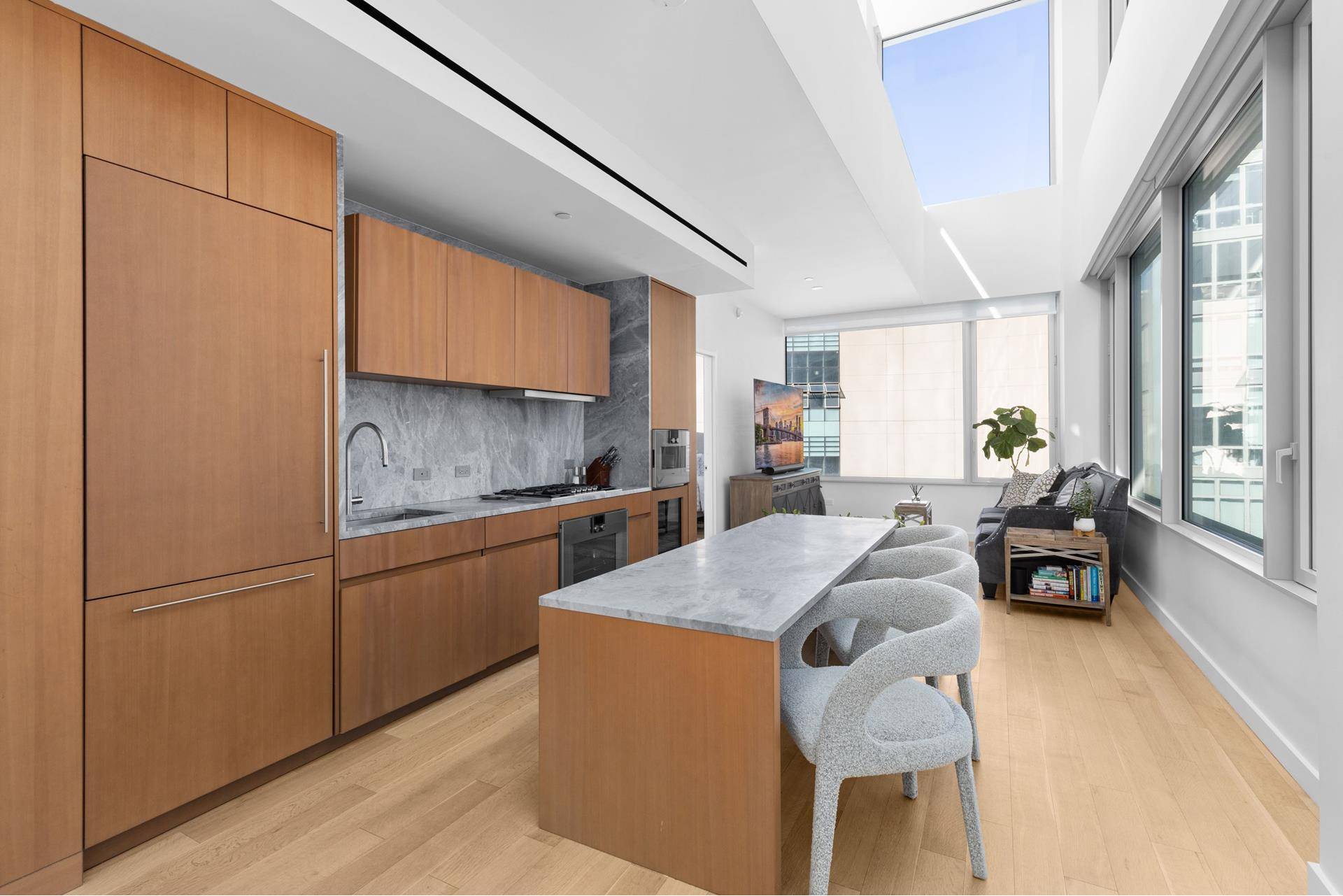 UTILITES AND AMENITIES INCLUDED IN RENT 1, 131 SF 2 bedroom 2 1 2 bathroom with multiple exposures and 22 ft ceilings now available Oversized windows with motorized shades provide ...