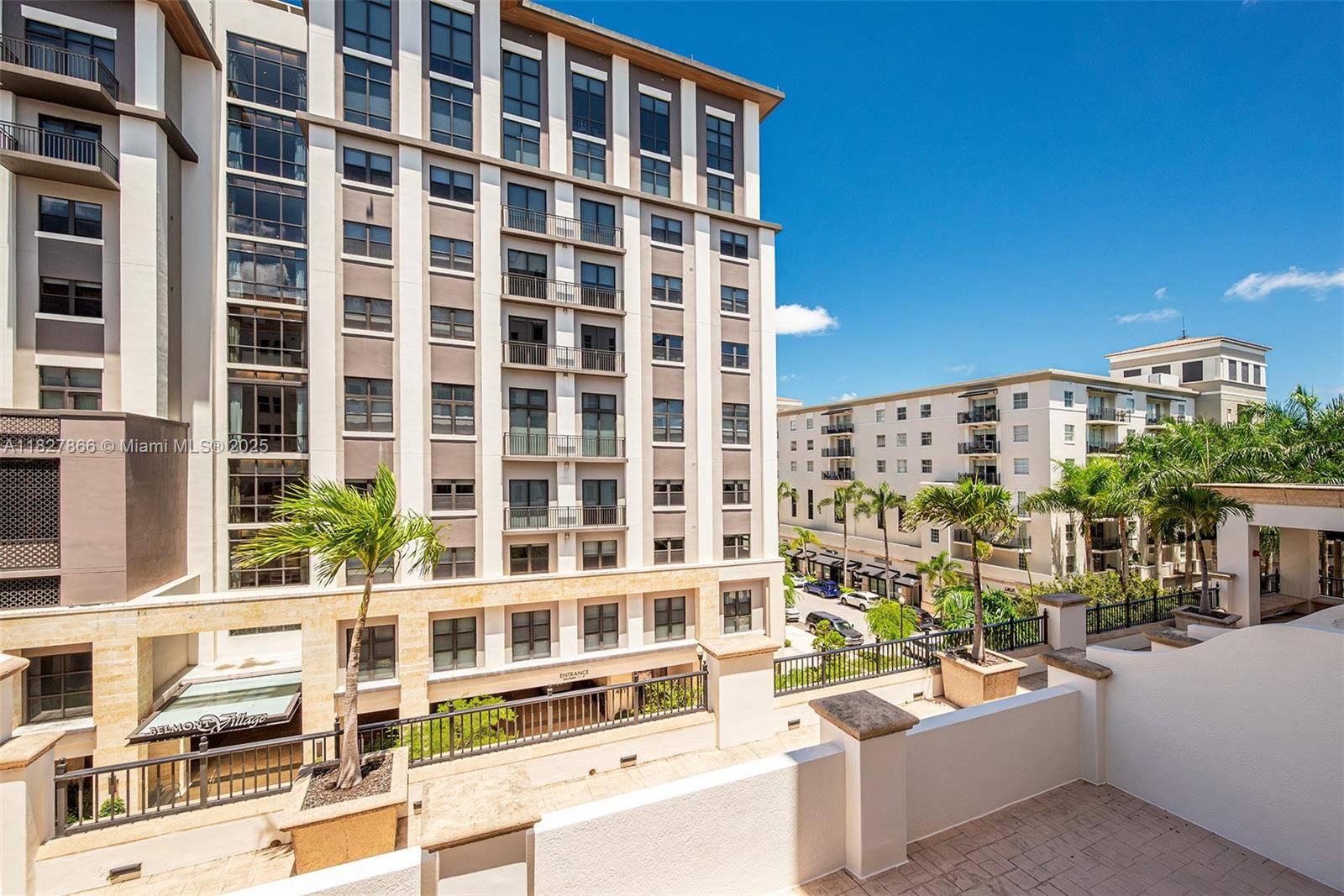 Don't miss out on this 2 Bed 2 Bath Condo w 2 Parking Spaces amp ; Prime Views !