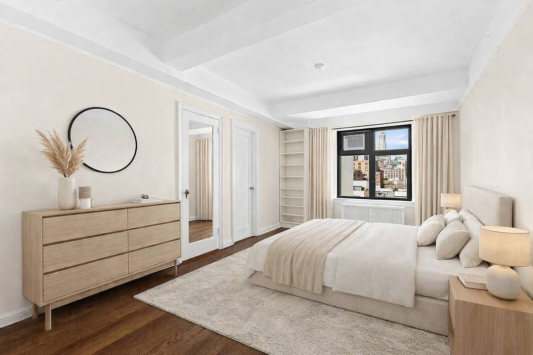 This pin drop quiet, extra large 1 bedroom is in the heart of Midtown.