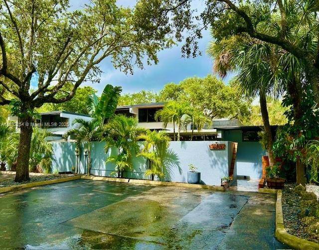 Tastefully remodeled 2BD 2BA home in Miami Lakes !