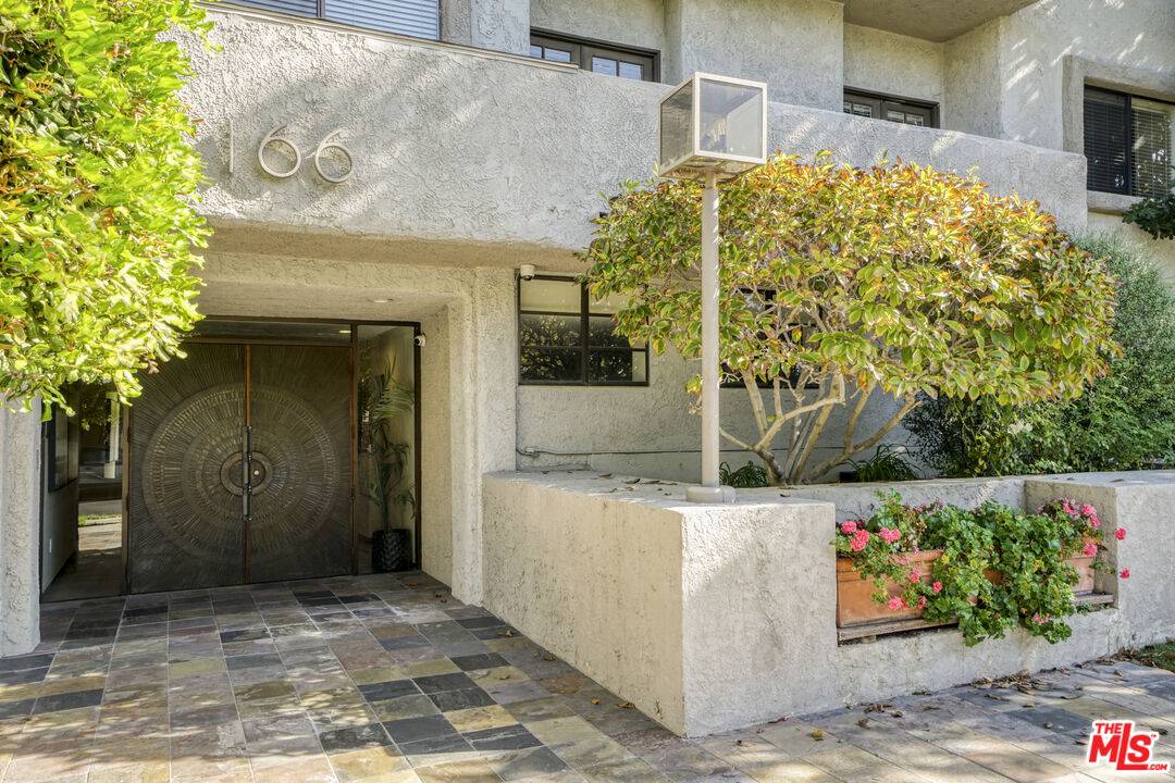 166  S Hayworth Ave 2BR Beverly Grove La