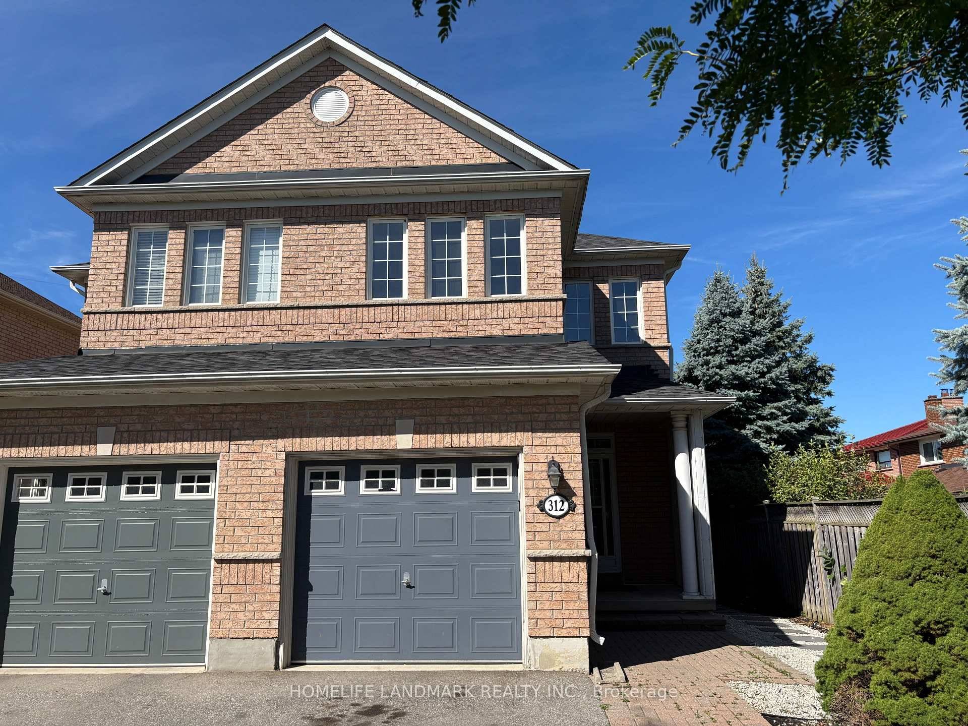 Ready to Move In Beautiful Cozy 3 Bedrooms amp ; 3 Bathrooms Semi Detached House Located In East Woodbridge.