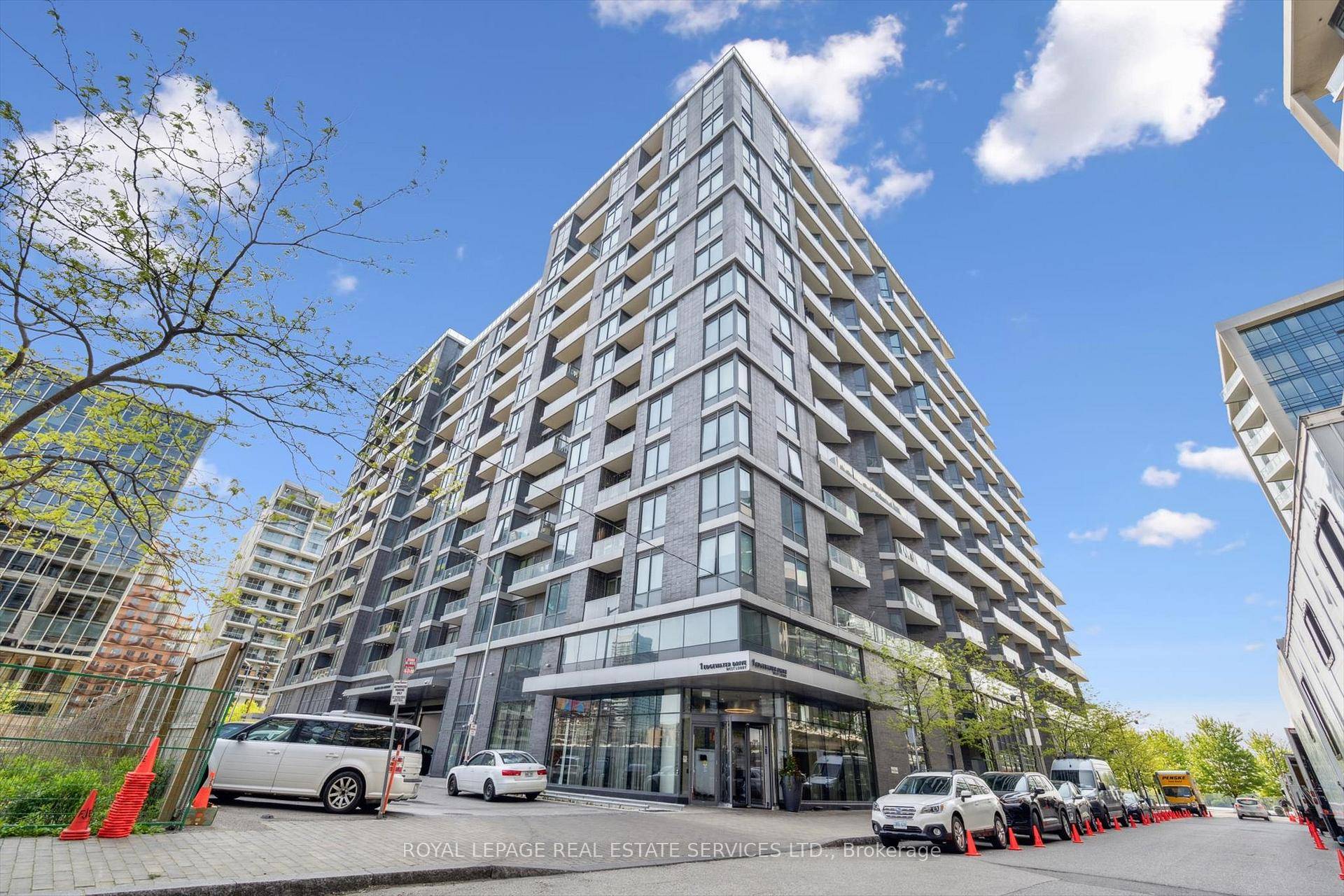 Great value ! 1 Bedroom, 1 Locker and 1 Parking Spot !