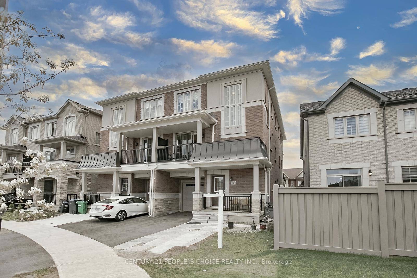 Move in Ready, Beautiful home 3 1 bedroom and 4 washroom, available in credit valley area.