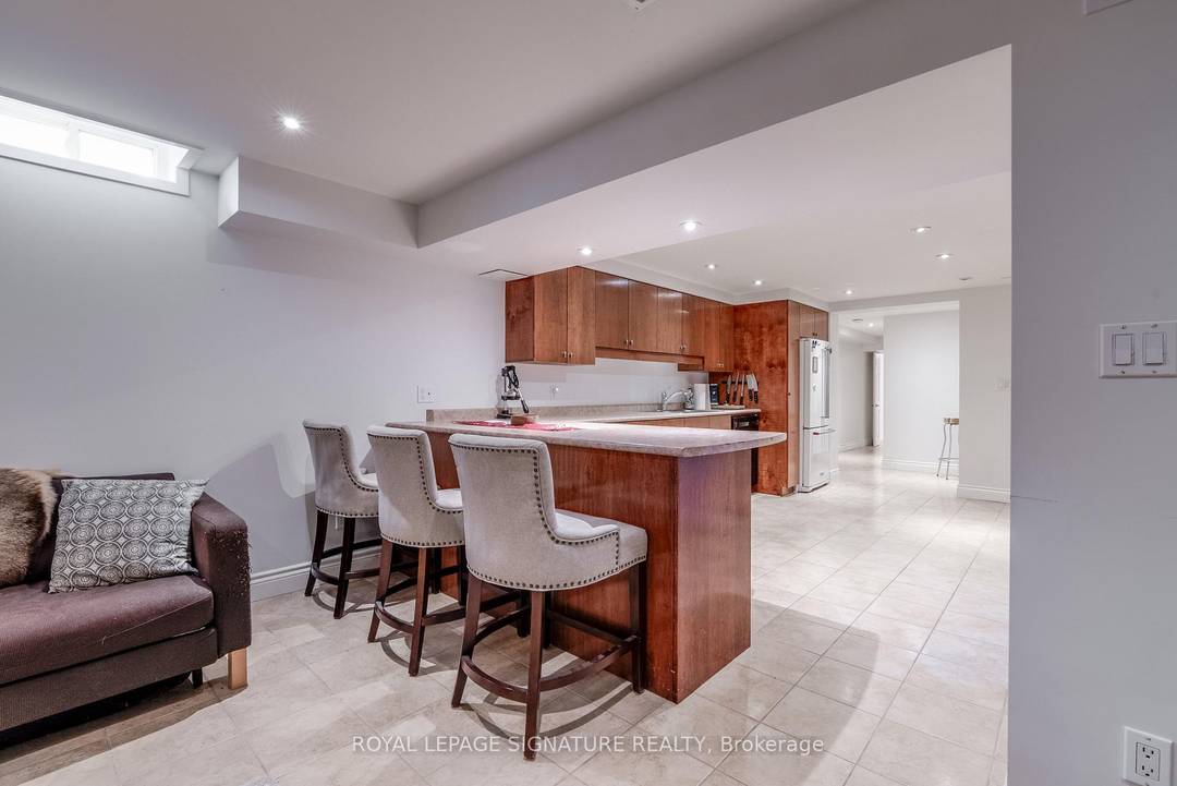 Rare 1, 141 sq. ft. Furnished one bedroom suite in a quiet, safe neighbourhood.