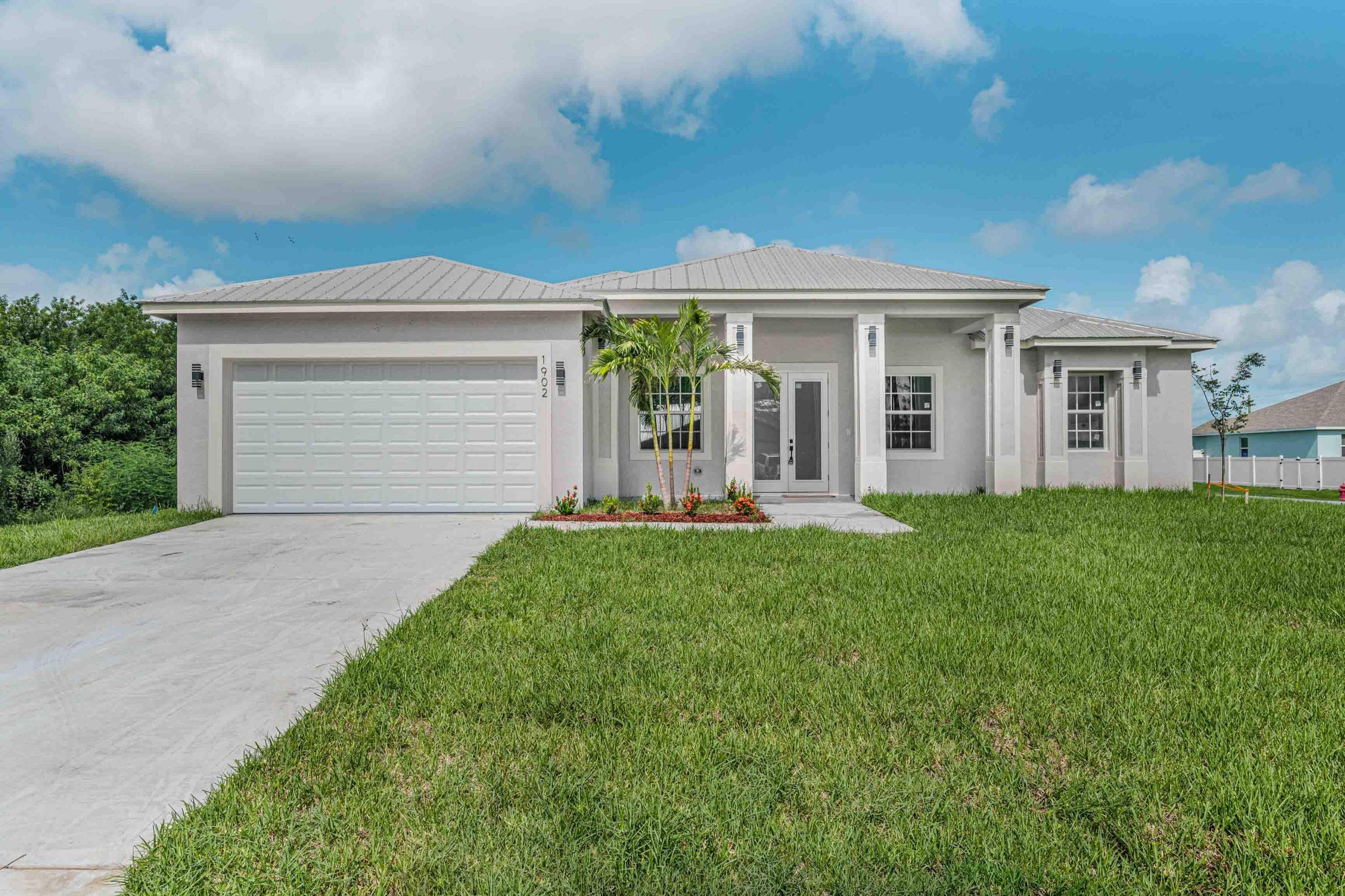 STUNNING MOVE IN READY NEW CONSTRUCTION ON INCREDIBLE LOT !
