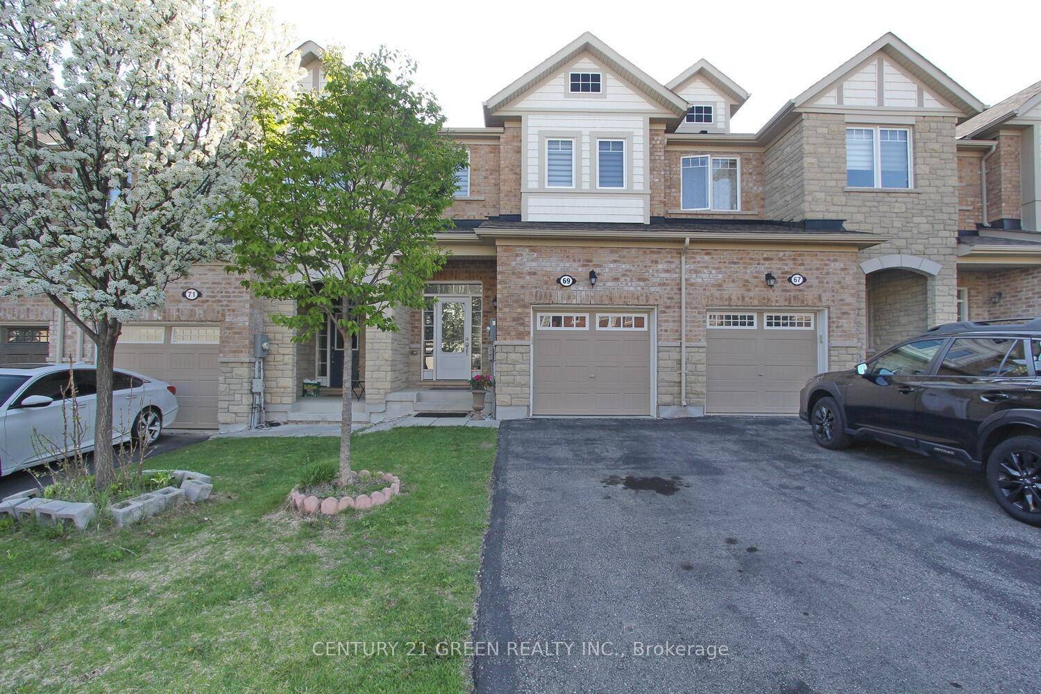 Welcome to this beautiful 3 bedroom freehold townhouse in Caledon Upgrade hardwood floors throughout main floor and stairs Open concept living space upgraded fixtures throughout The Eat in kitchen features ...
