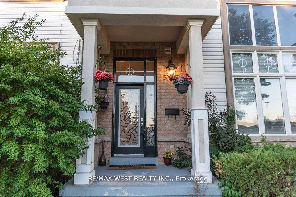 Stylish amp ; Well Maintained 2 Bedroom Lower Level Apartment for Rent !