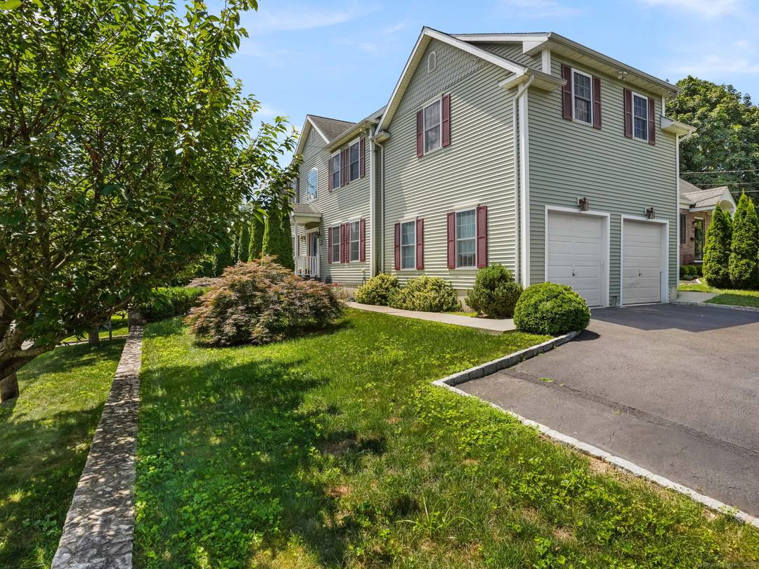 Large Springdale Colonial partially furnished !