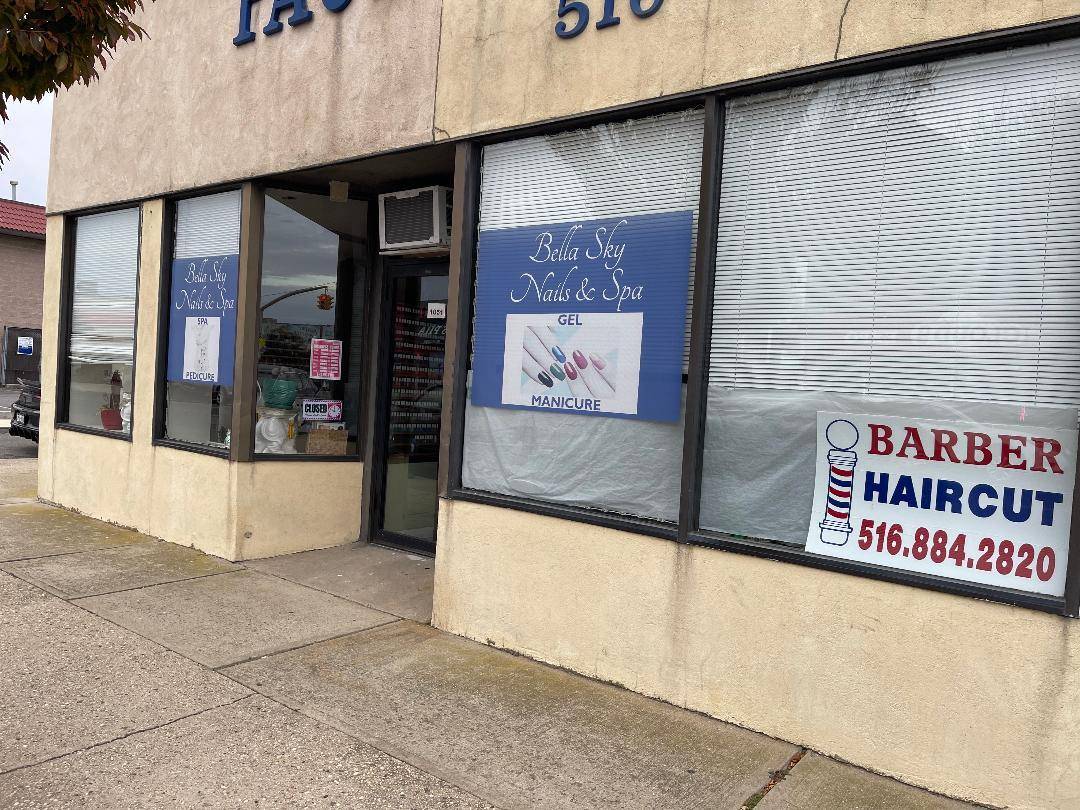 Long Beach in the Heart of the West End, Large commercial space on busy pedestrian street.