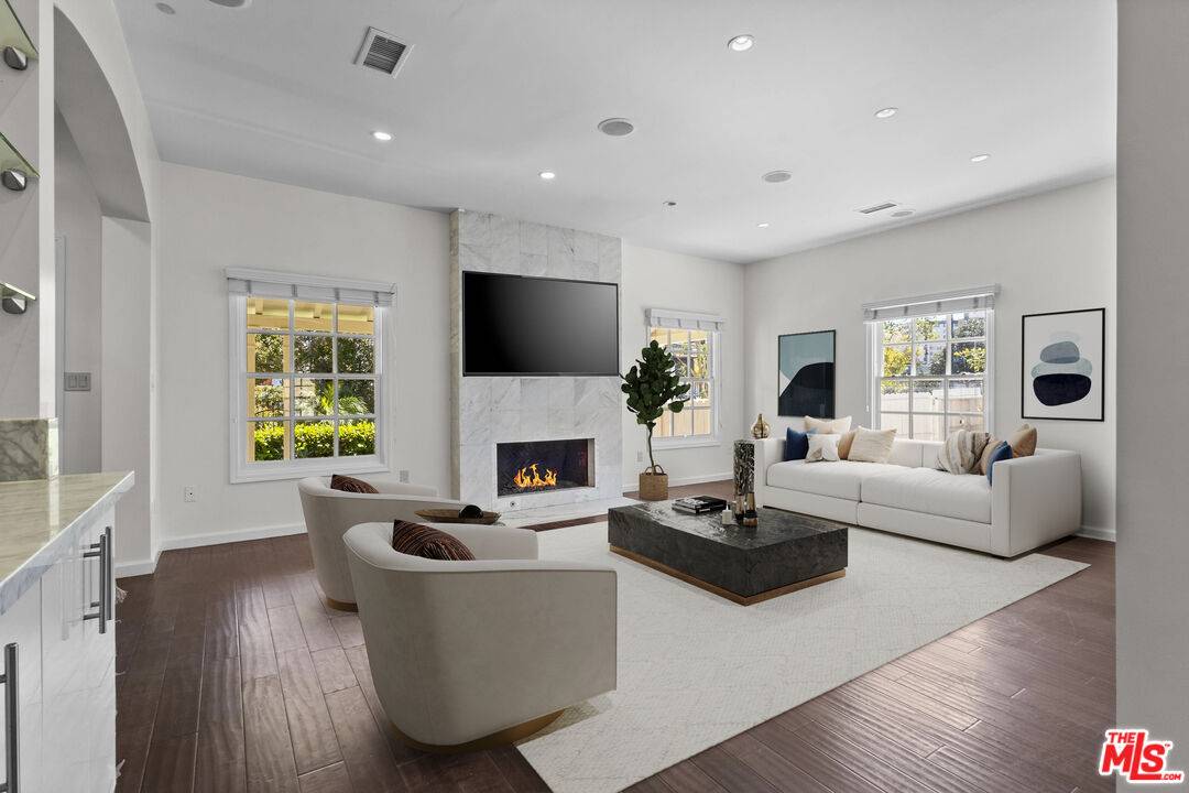 191  S Gardner St 5.0 Hancock Park LA