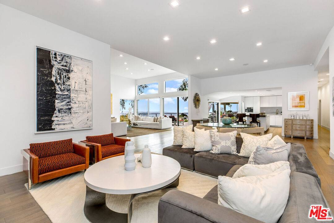 2600 Carman Crest Dr 4.0 Hollywood Hills East LA