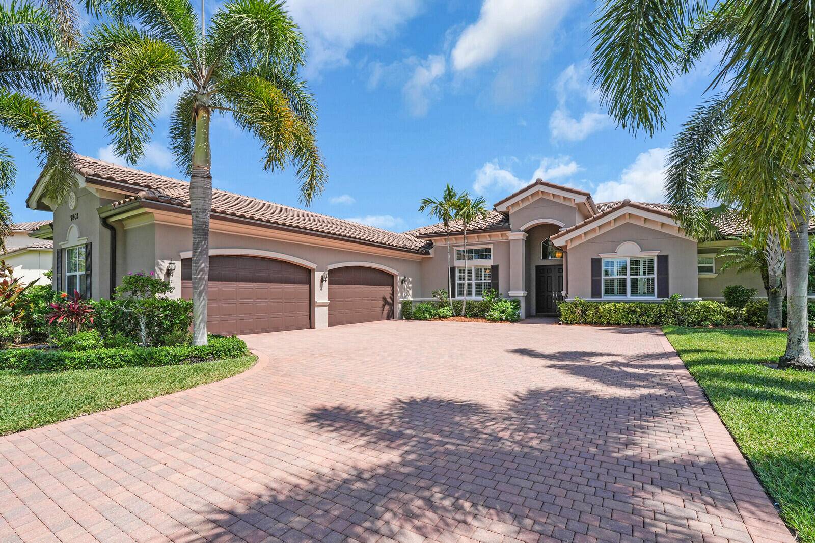 Stunning 4 bedroom, 4. 5 bath estate home with 4 car garage on over 1 2 Acre with lake views custom pool in The Preserve at Bay Hill Estates !