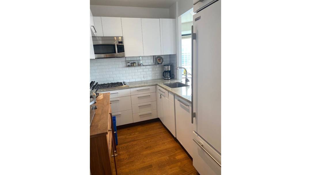 Great views from this gorgeous condo on high floor with floor to ceiling windows overlooking South, East and West.