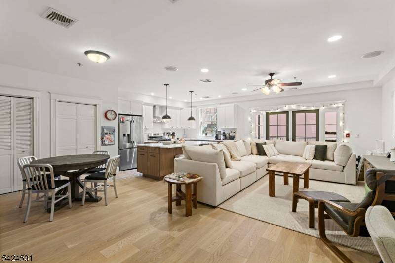 Expansive stunningly renovated 2 bed 2 bath 1373 sqft home with balcony !