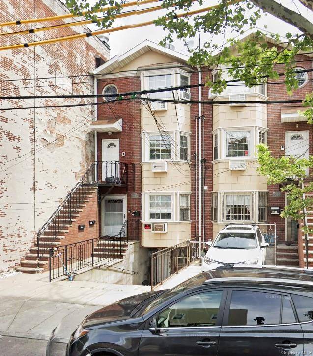 3 Bedrooms 1. 5 Baths Apartment In Astoria.