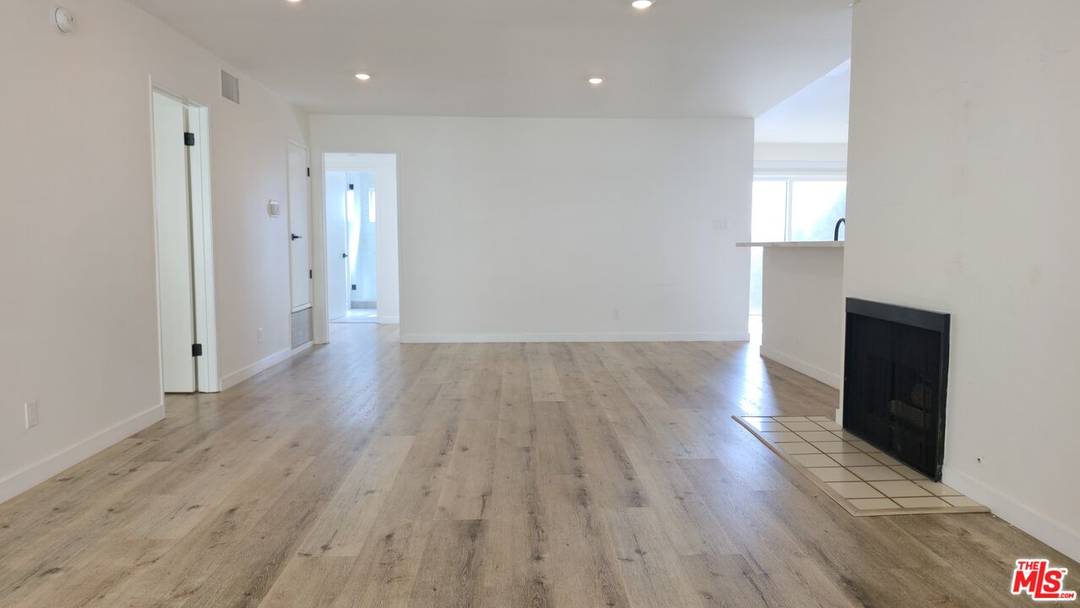 1650  S Bentley Ave 3BR Beverlywood La