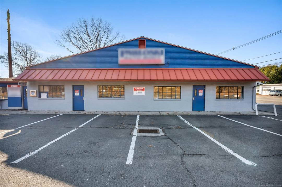 This spacious 4, 475 sq ft commercial industrial building provides a prime opportunity for businesses seeking a well established location.