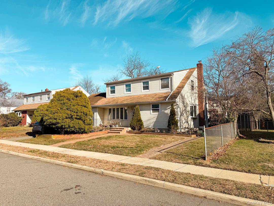 Welcome to 25 Ford Drive W Charming amp ; Spacious Split Level in the Heart of Massapequa.