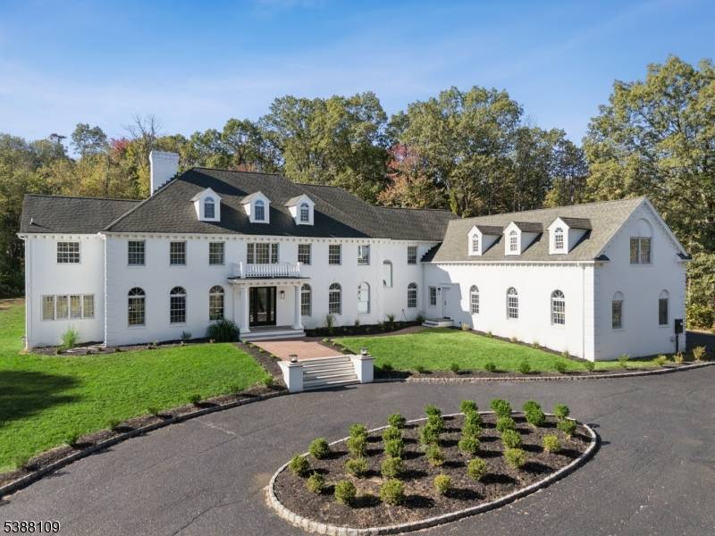Nestled on a private 5 acre cul de sac estate, this newly updated residence offers 6 spacious bedrooms and 7 full 2 half beautifully appointed bathrooms.