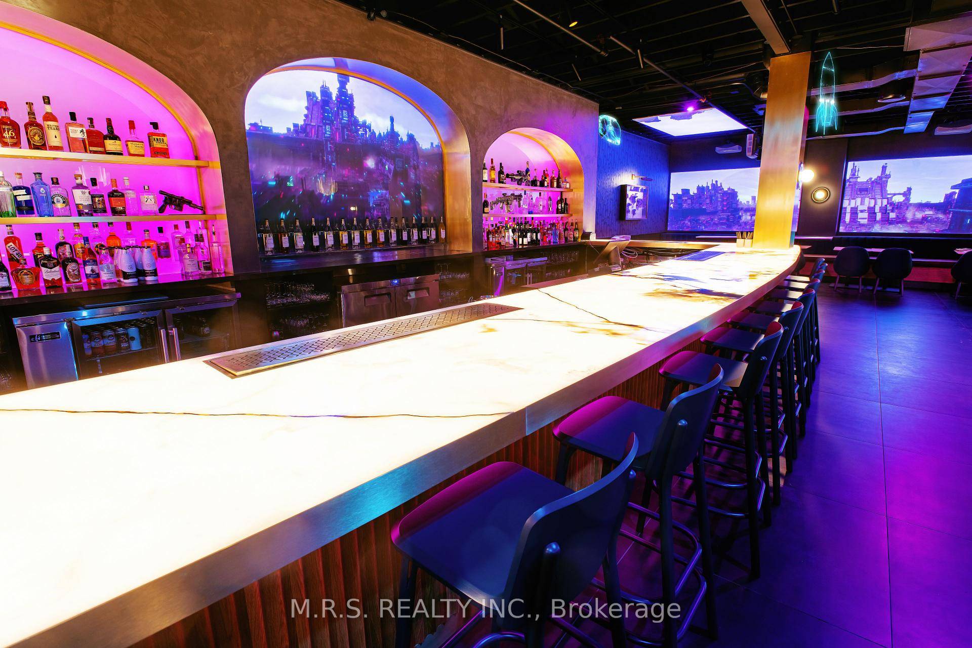FOR SALE ELEGANT TURNKEY HOSPITALITY VENUE IN QUEEN WEST, TORONTO.
