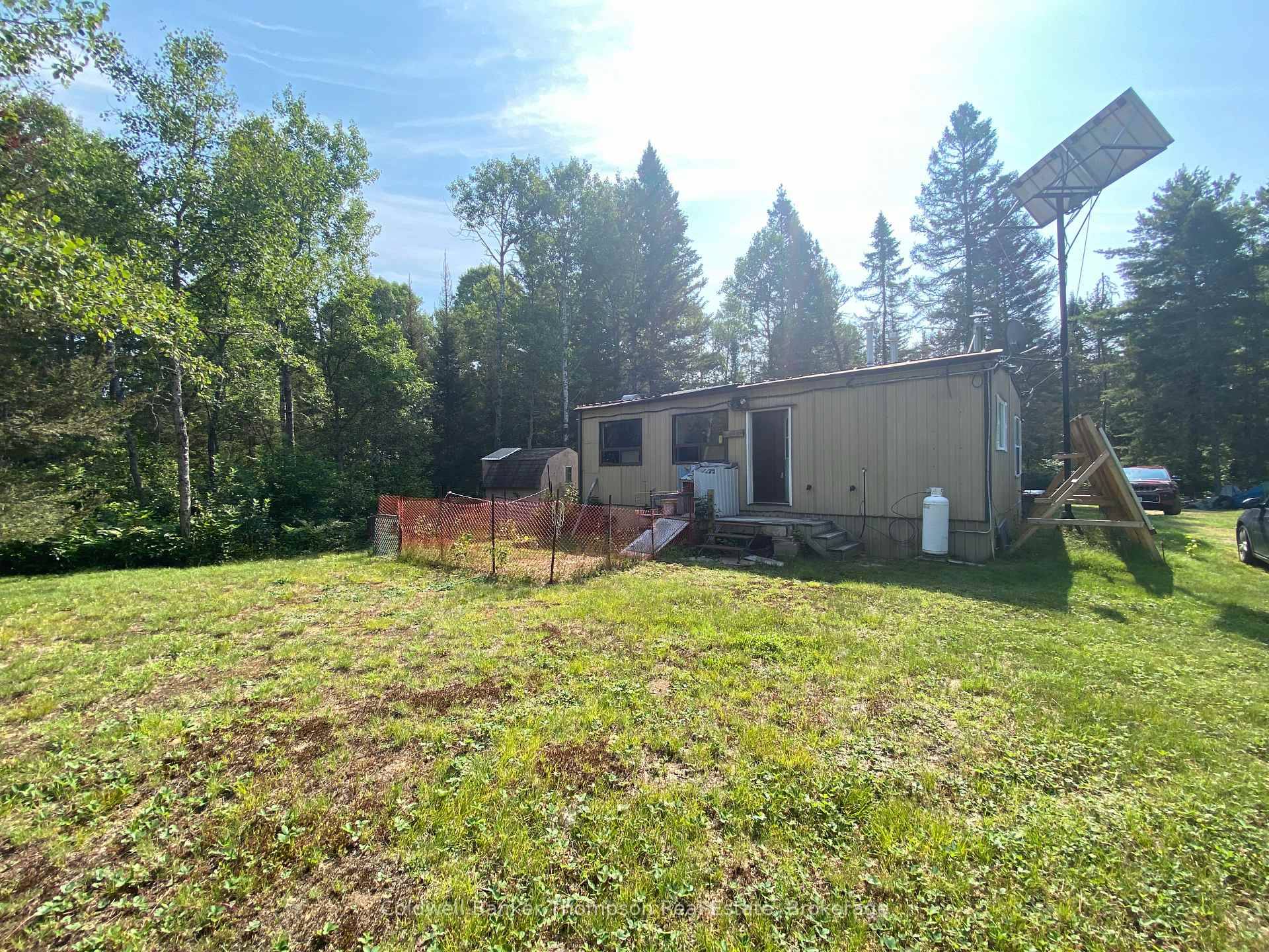 Off Grid Country Escape in Almaguin Highlands.