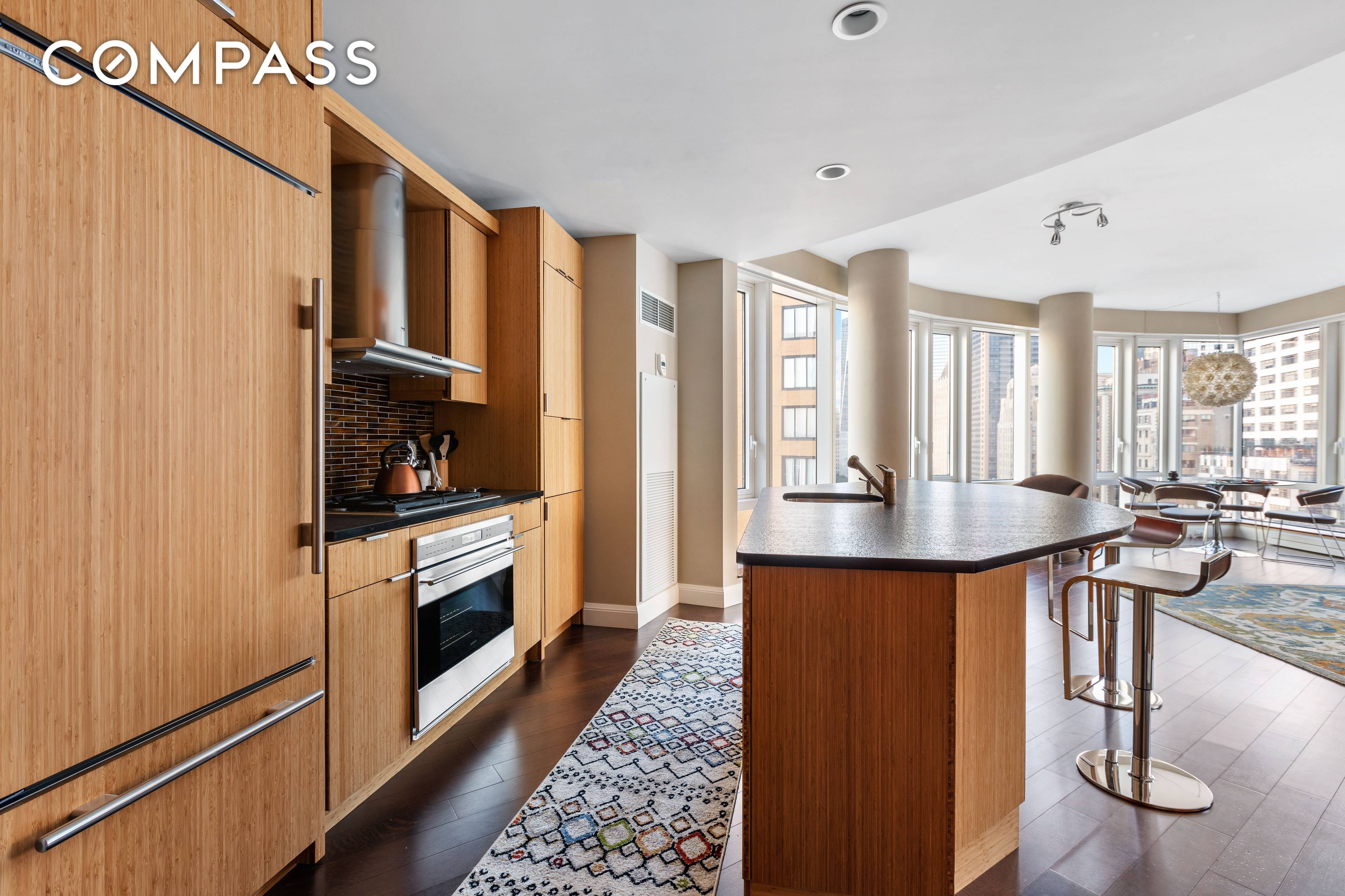 The Visionaire is a beautiful modern skyscraper located in the heart of downtown with first class amenities, easy access to incredible parks, and the amazing Hudson River esplanade just one ...