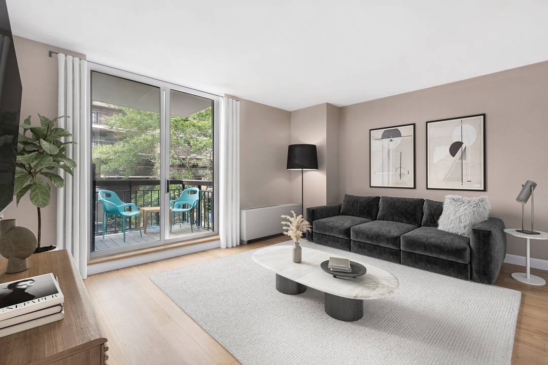 Bright 1 BED 1BATH with p rivate outdoor space and in unit W D.